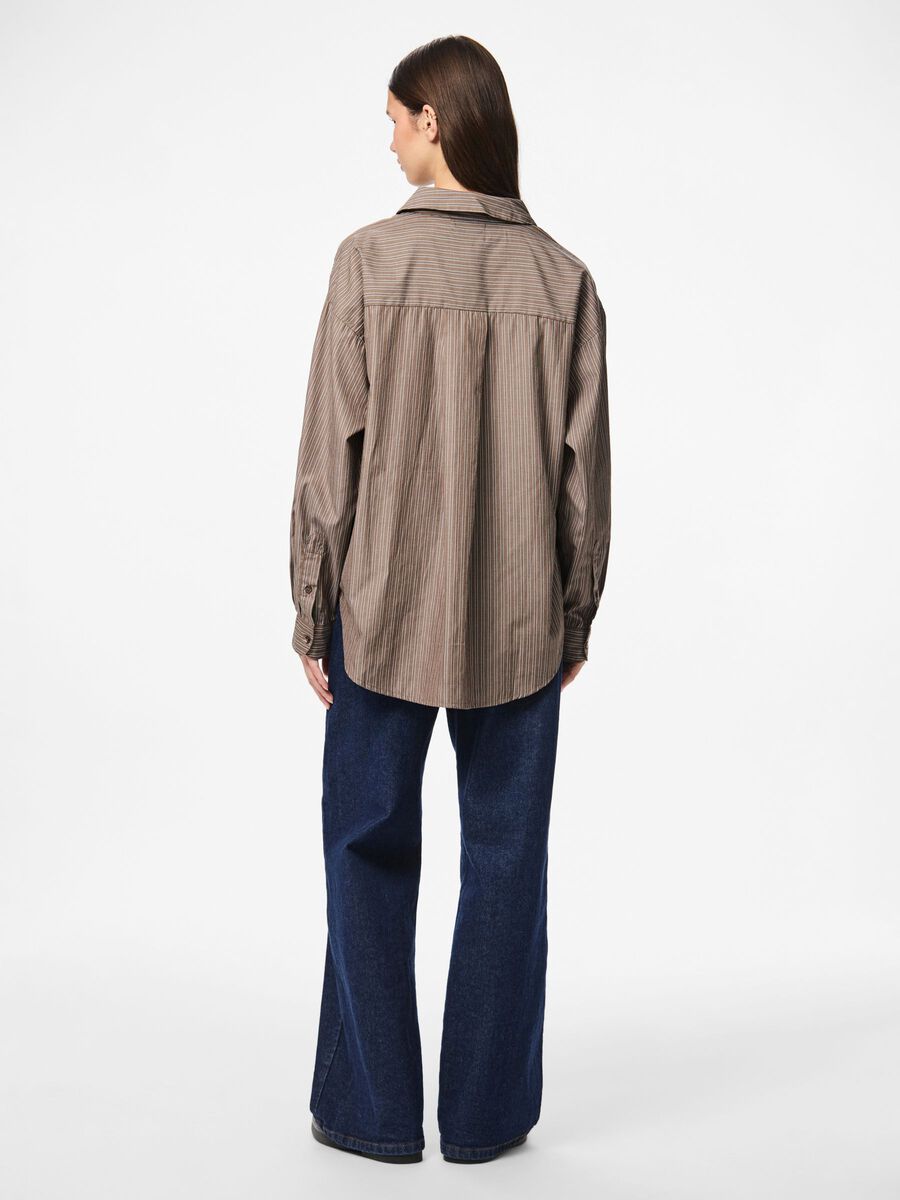 Product carousel image - PCEMMY LOOSE FIT HEMD, Chicory Coffee | 2