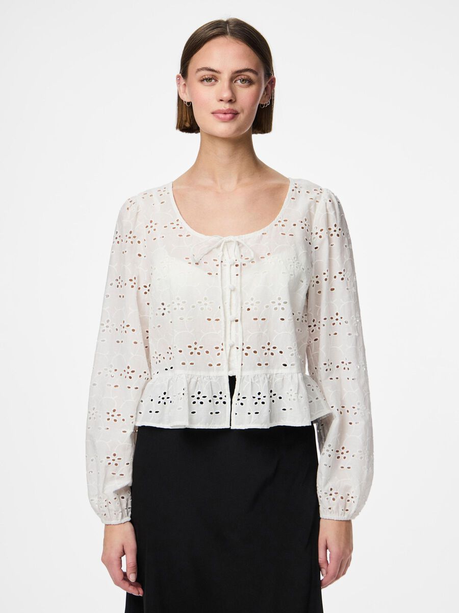 Pieces PCFARMORINE BRODERIE ANGLAISE TOP, Cloud Dancer, highres - 17158424_CloudDancer_003.jpg