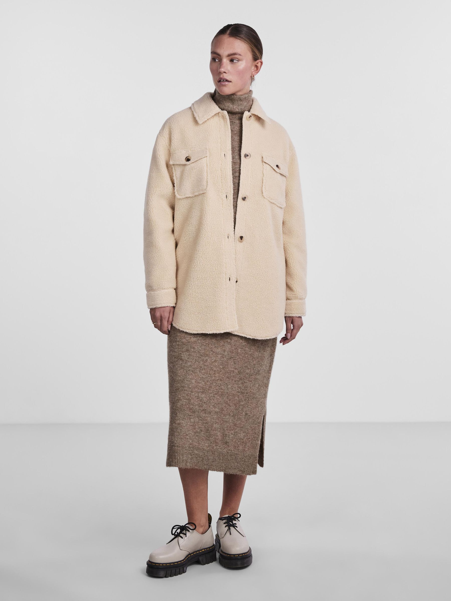 PCNILA TEDDY JACKET Beige PIECES Netherlands